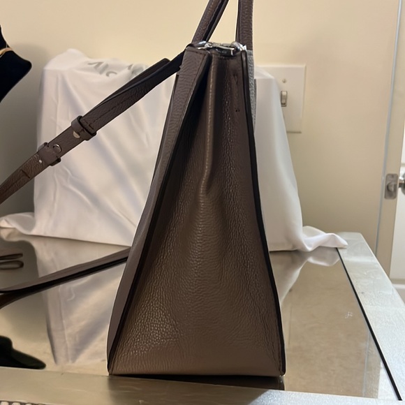 Michael kors taupe accordion medium bag with silver hardware. - Picture 10 of 12